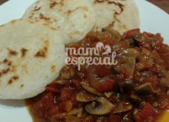 Hongos Guisados Y Arepas De Yuca